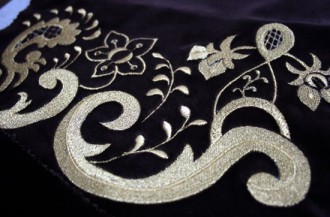 EMBROIDERED IN GOLD FOR COFRADIA